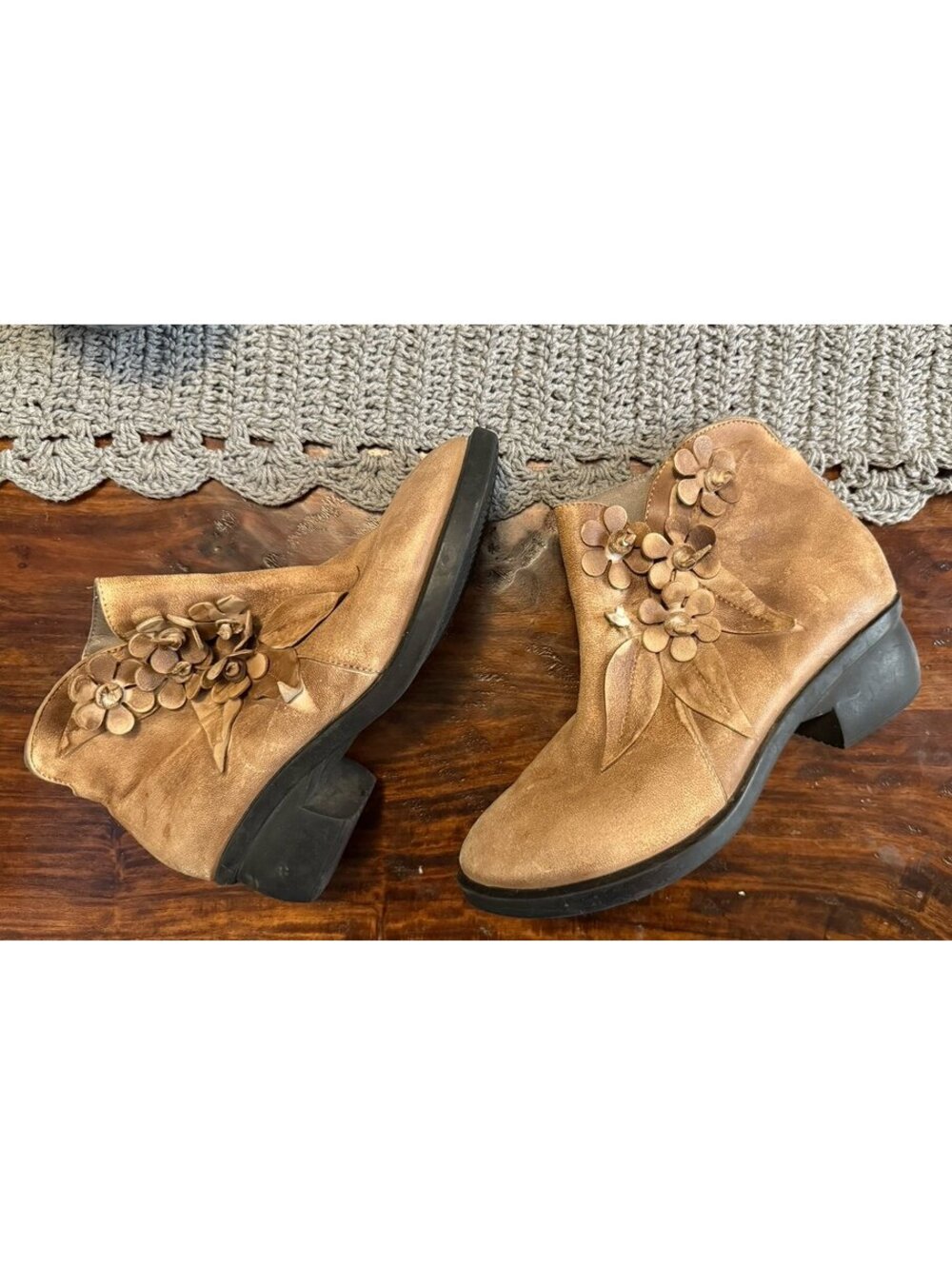 Socofy Tan Ankle Boots Floral Embellishments Leather Sz 9 Unique
